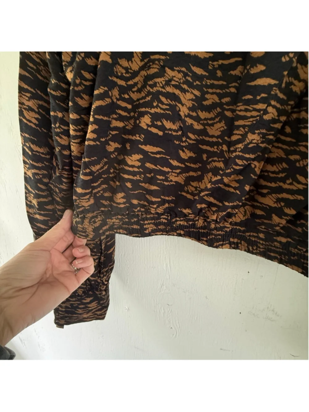 Banana Republic Tiger Print Balloon Sleeve Lightweight Blouse Crop Top L